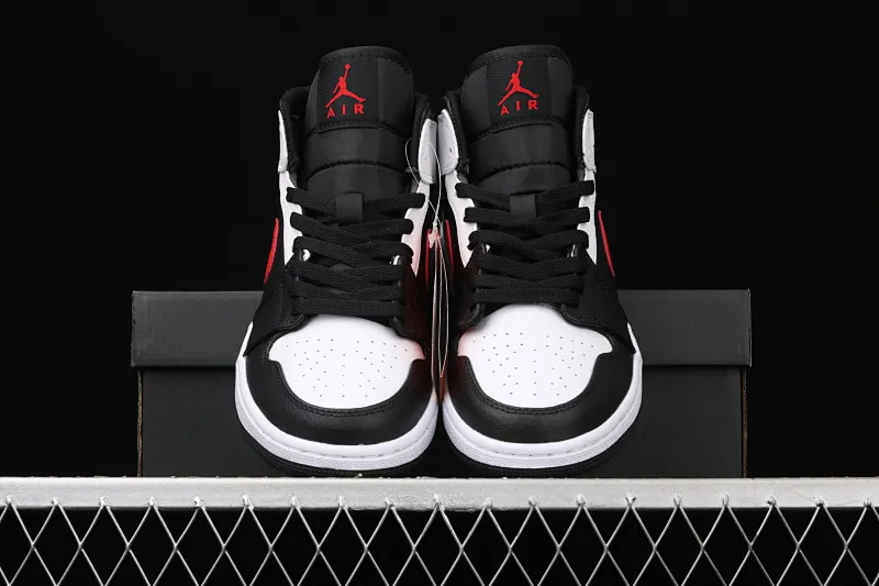 All categories Air Jordan Jordan series basketball shoes Air Jordan 1 Mid Air Jordan 1 Mid AJ1 Joe 1 black and white red hook Zhongbang basketball shoes 554724-075